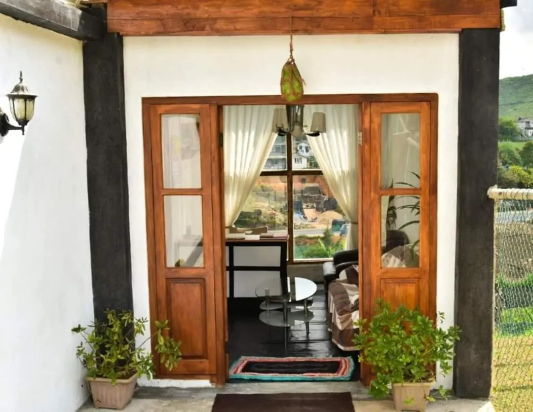 Shiny Cot Double Room With Garden View Nuwara Eliya Sri Lanka
