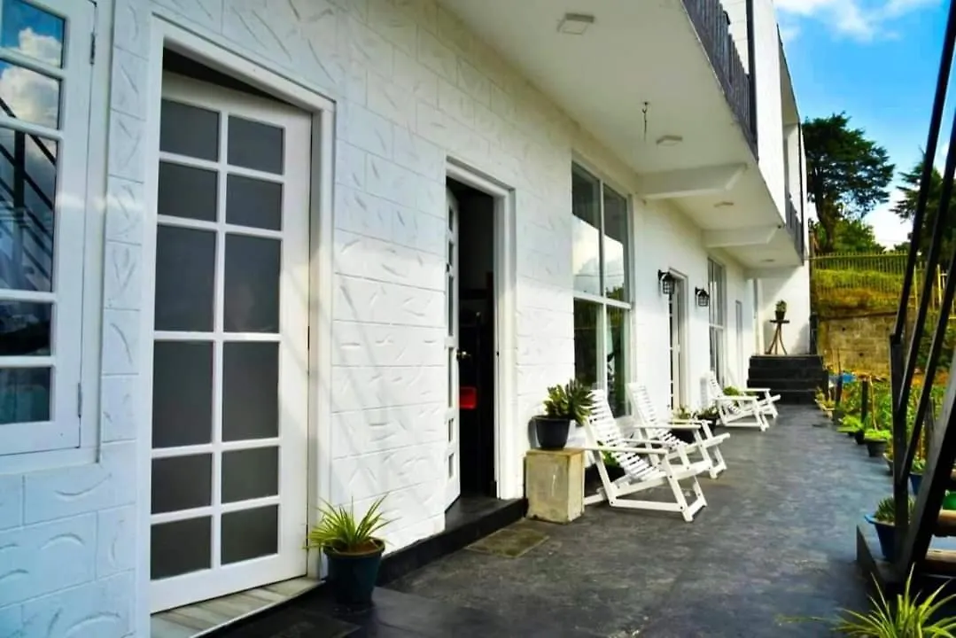 Shiny Cot Double Room With Garden View Nuwara Eliya Guest house